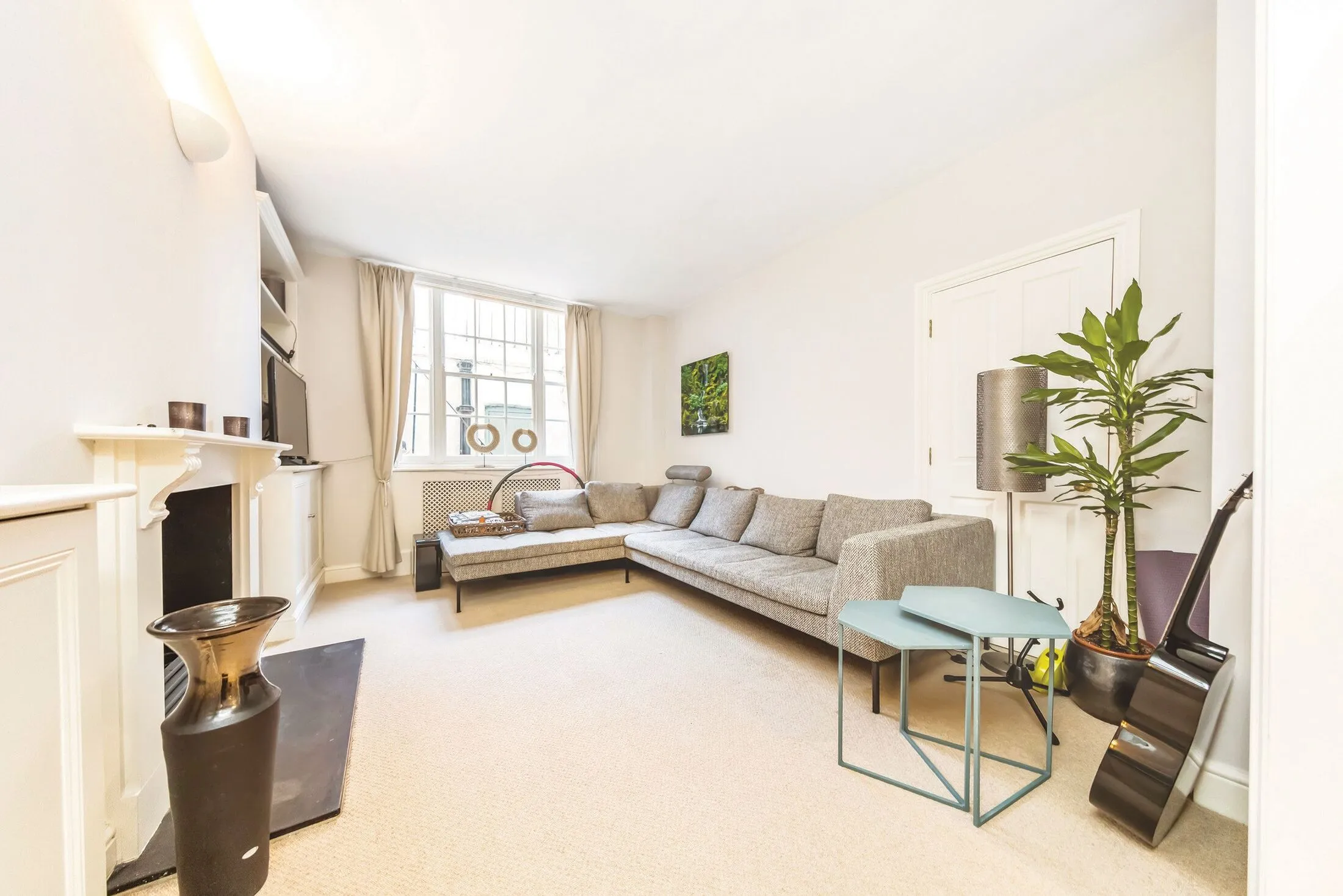 Flat Sutherland Street in City of Westminster