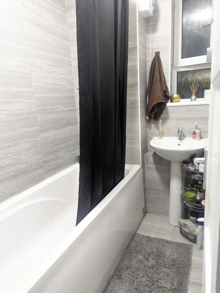 Room Powis Road in Greater London