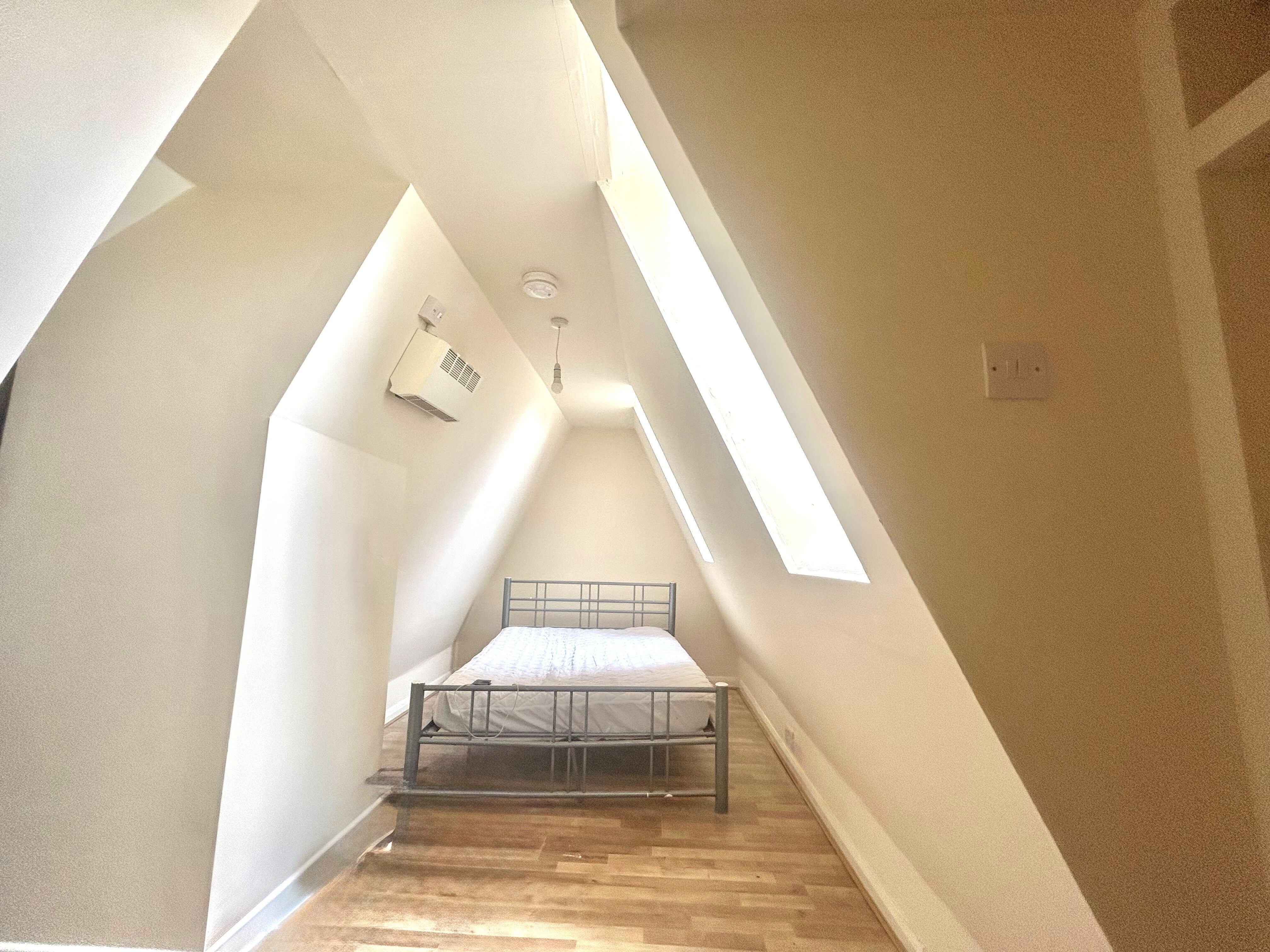 Room Moor End Lane in Birmingham