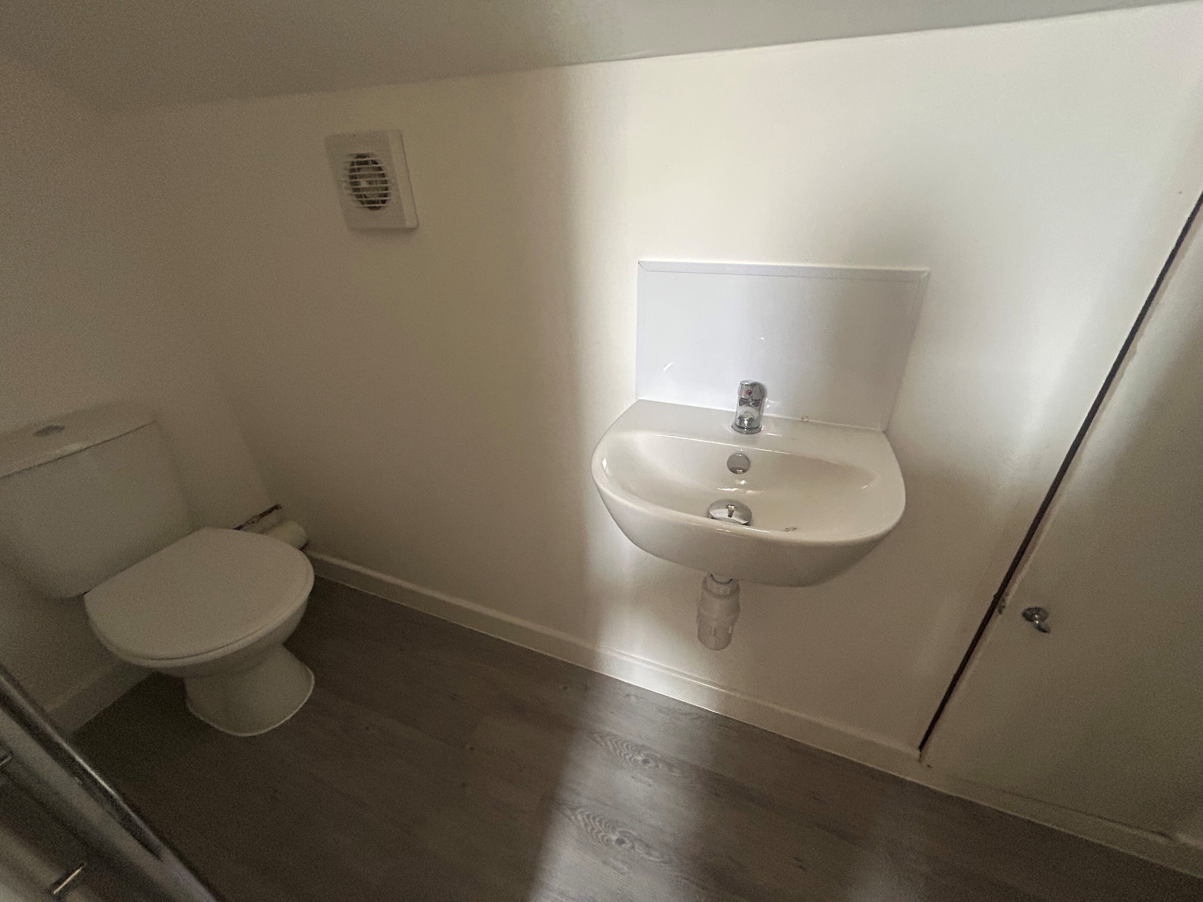Room Moor End Lane in Birmingham