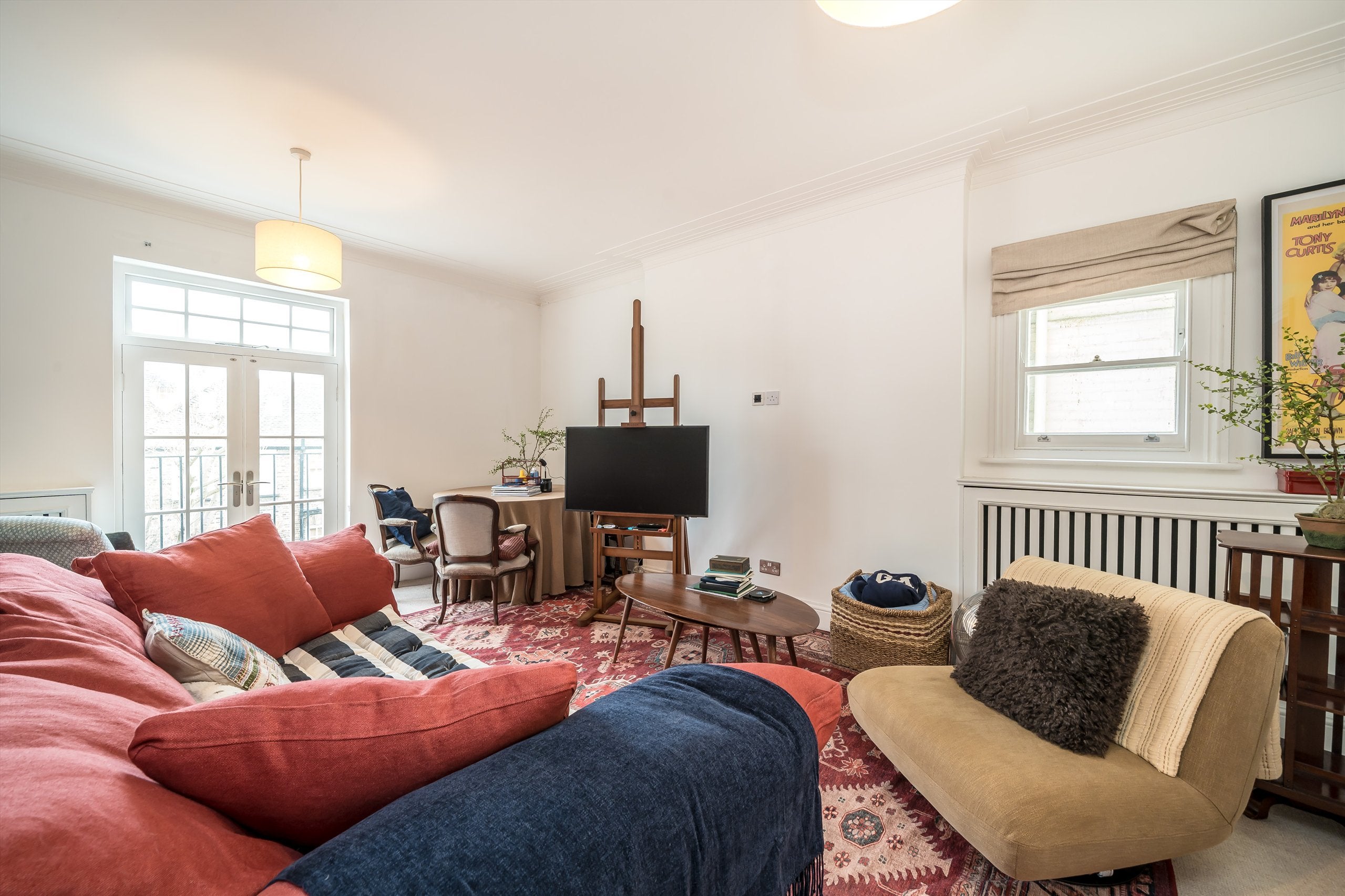 Flat Elm Park Road in Greater London