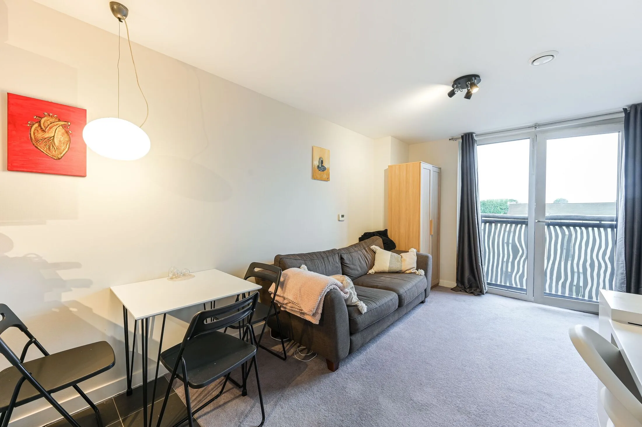 Flat Gatliff Road in City of Westminster