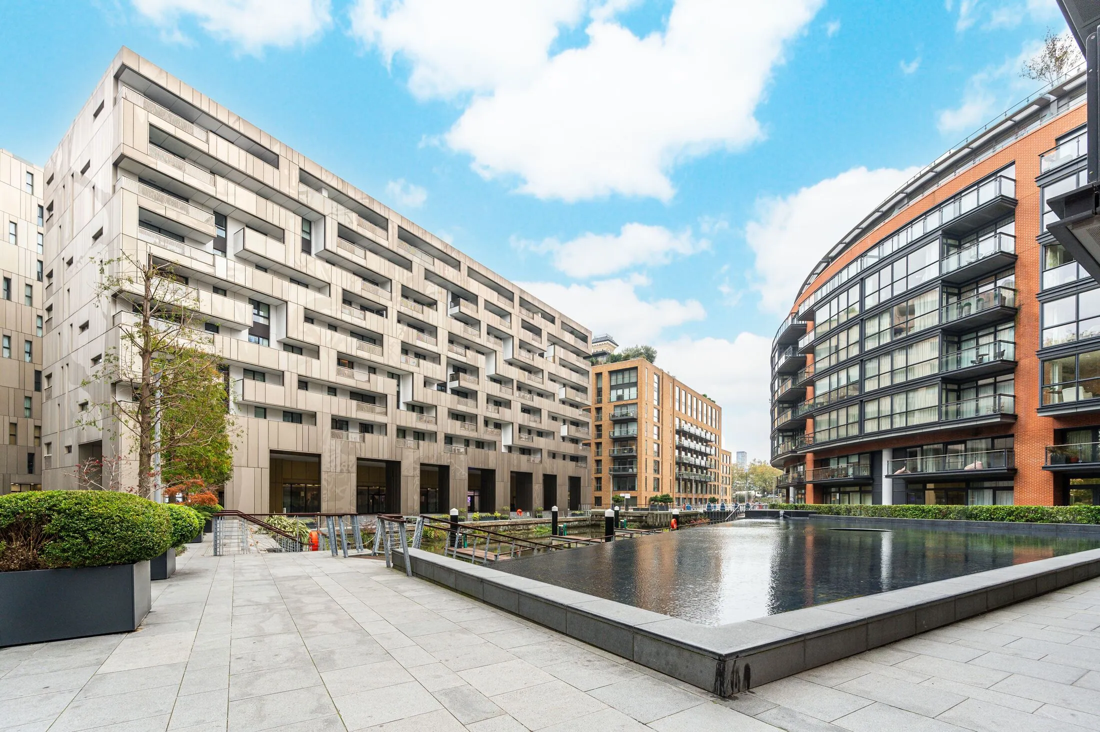 Flat Gatliff Road in City of Westminster