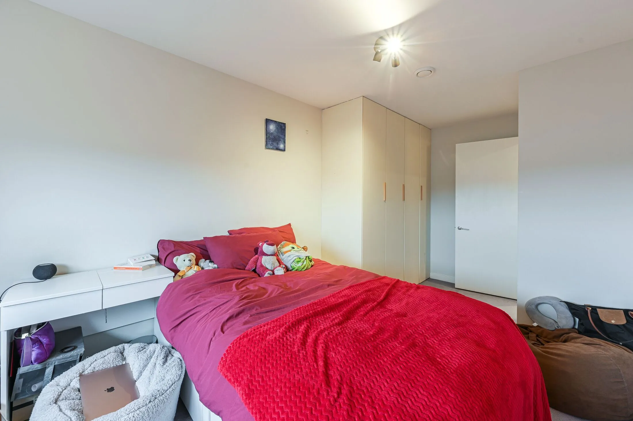 Flat Gatliff Road in City of Westminster