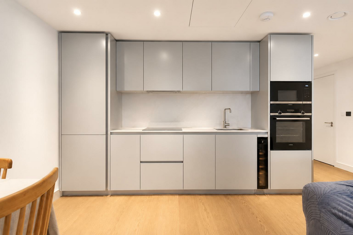 Flat South Quay Square in Greater London