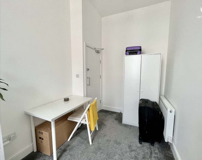Room Eversholt Street in Greater London