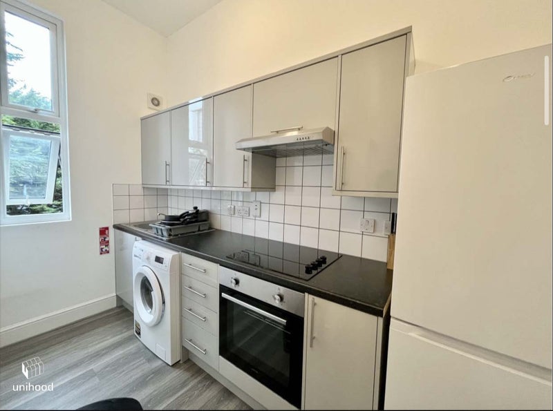 Room Eversholt Street in Greater London
