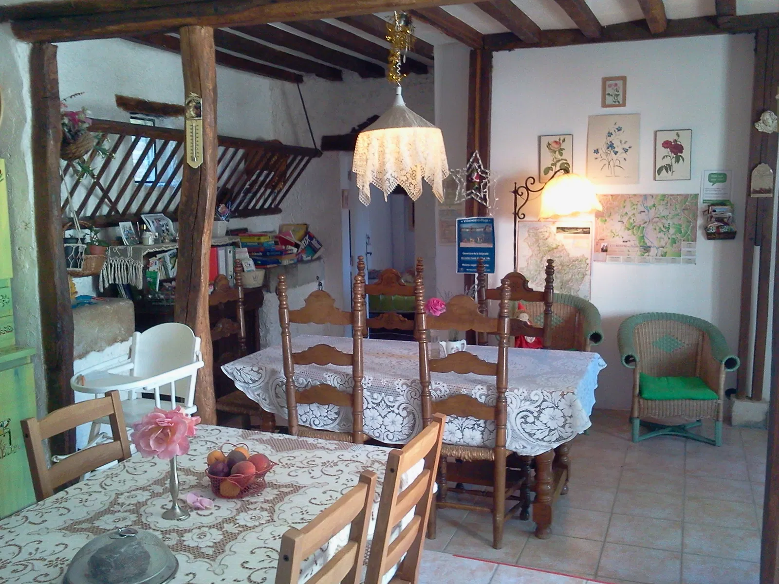 Room Rue Thénard in Villeneuve-sur-Yonne