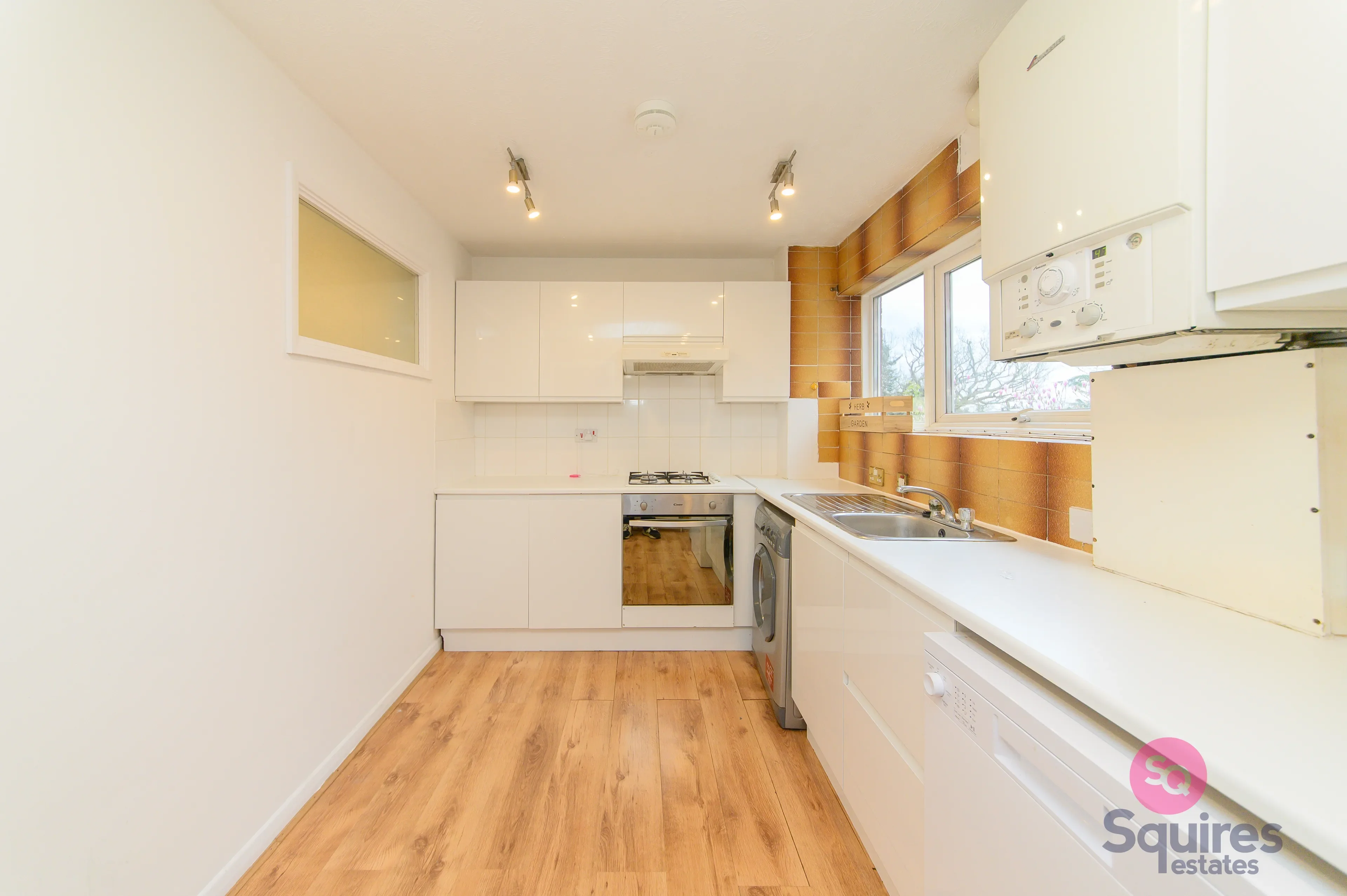 Flat Hendon Lane in Greater London