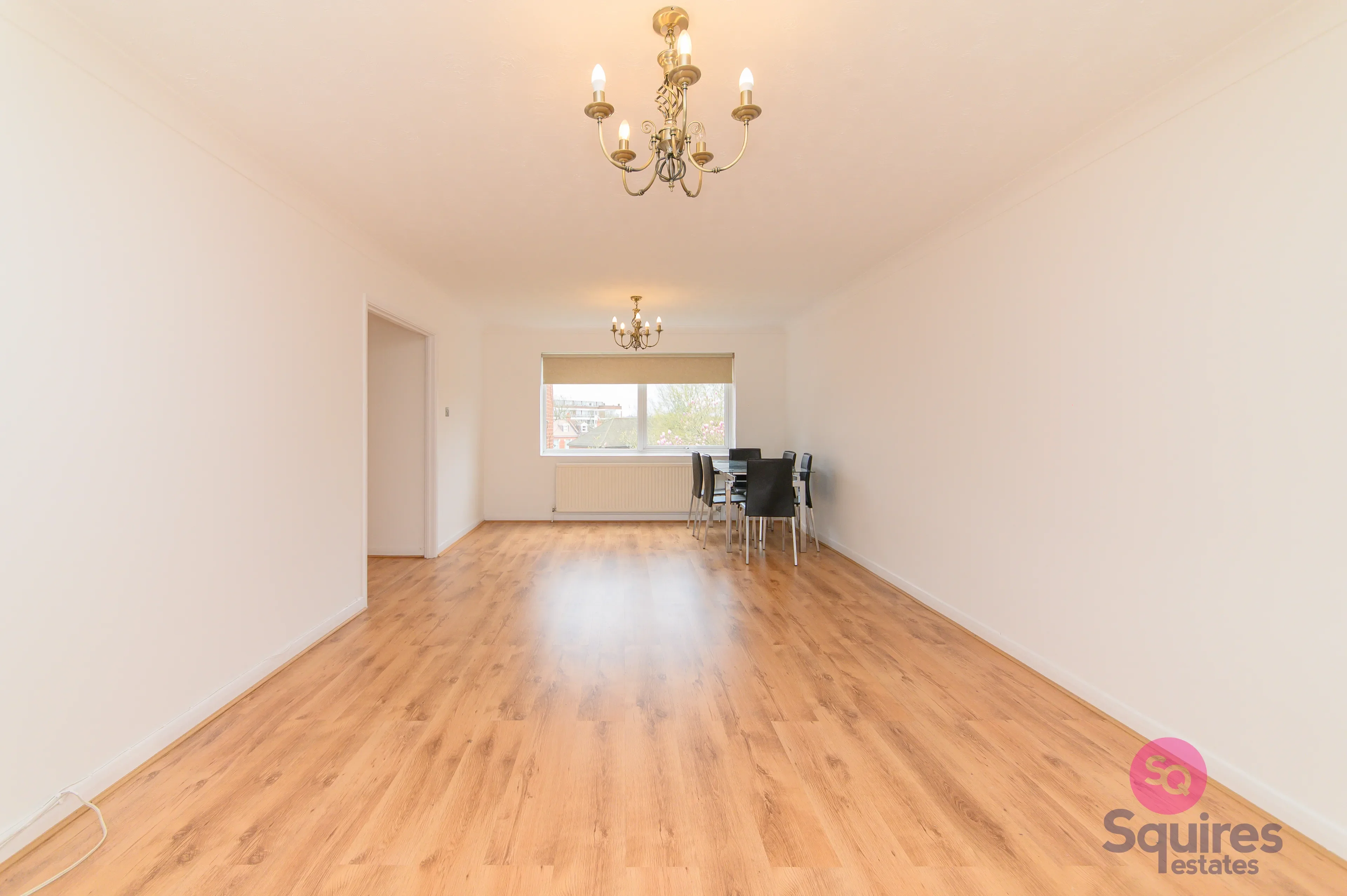 Flat Hendon Lane in Greater London