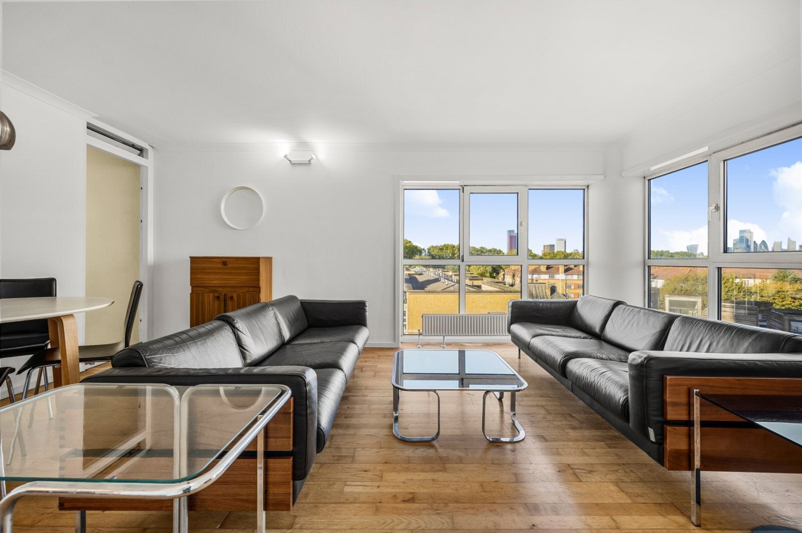 Flat Durand's Wharf in Greater London