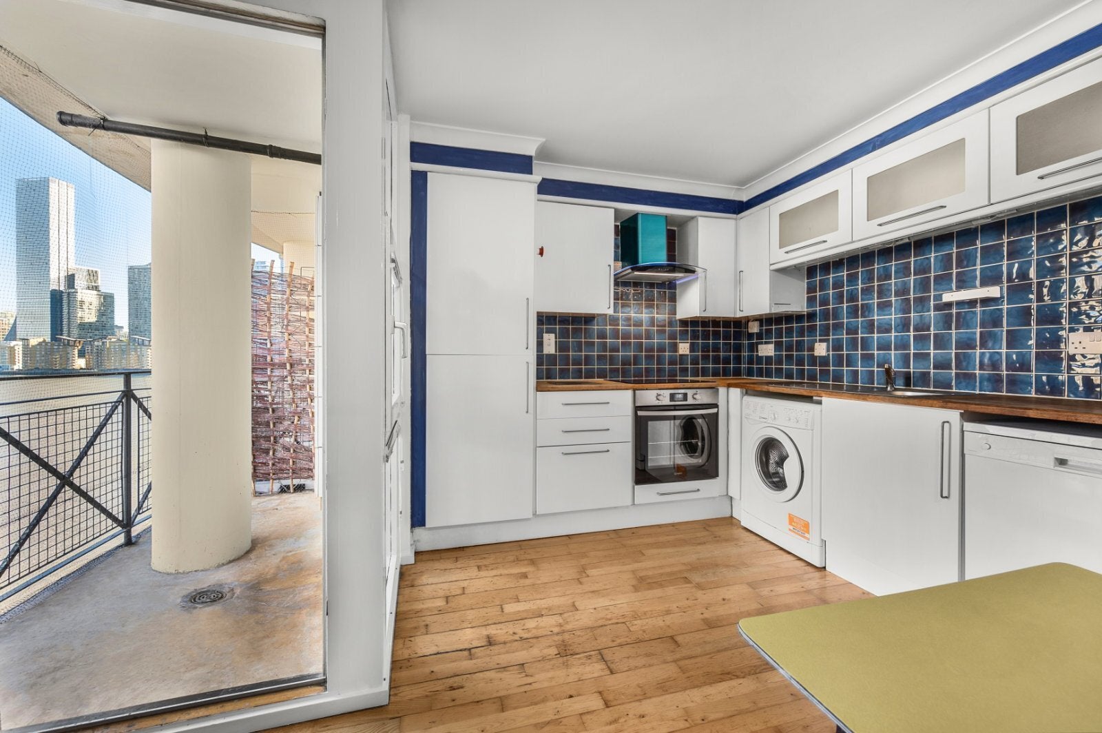 Flat Durand's Wharf in Greater London