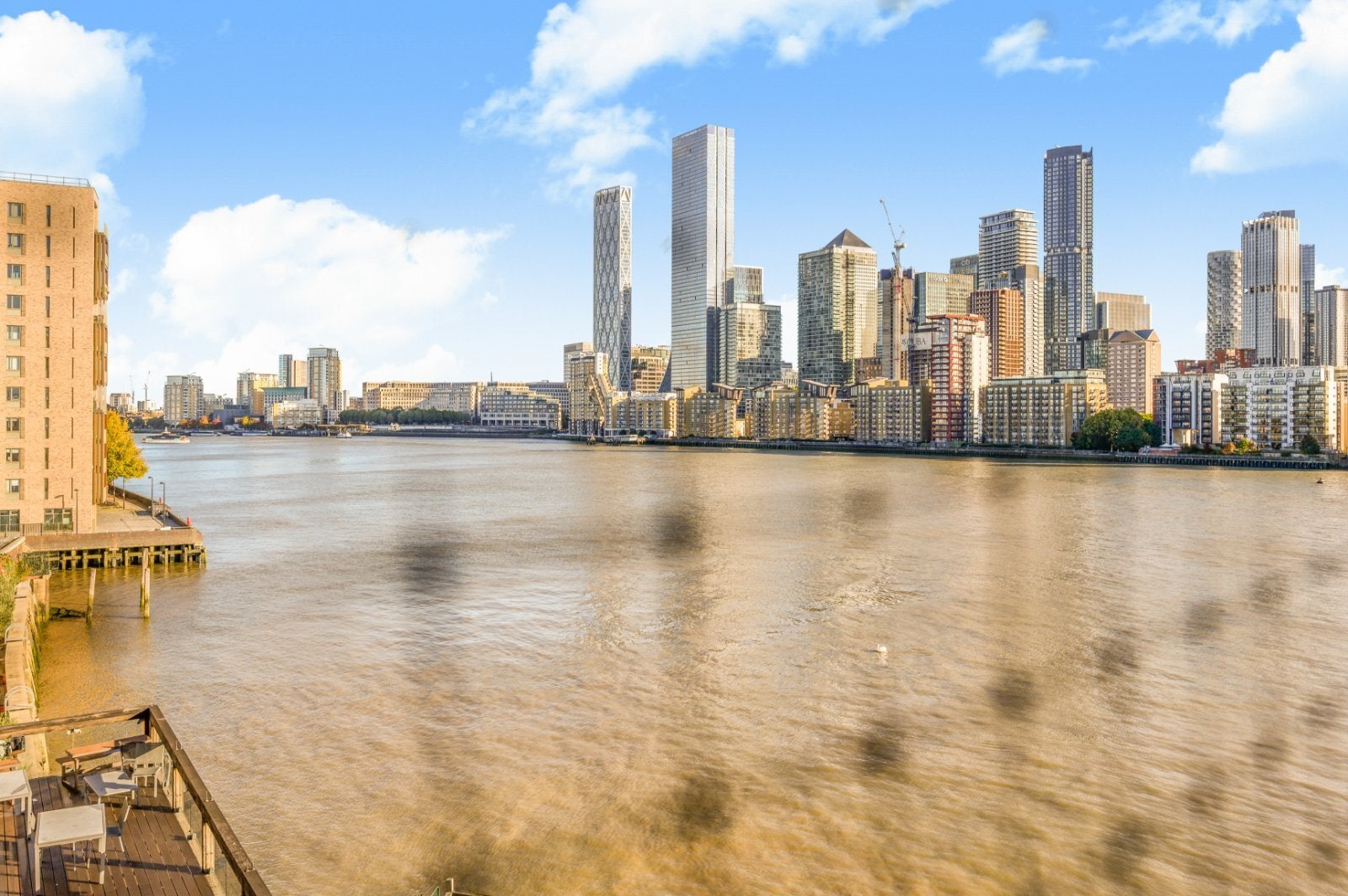 Flat Durand's Wharf in Greater London