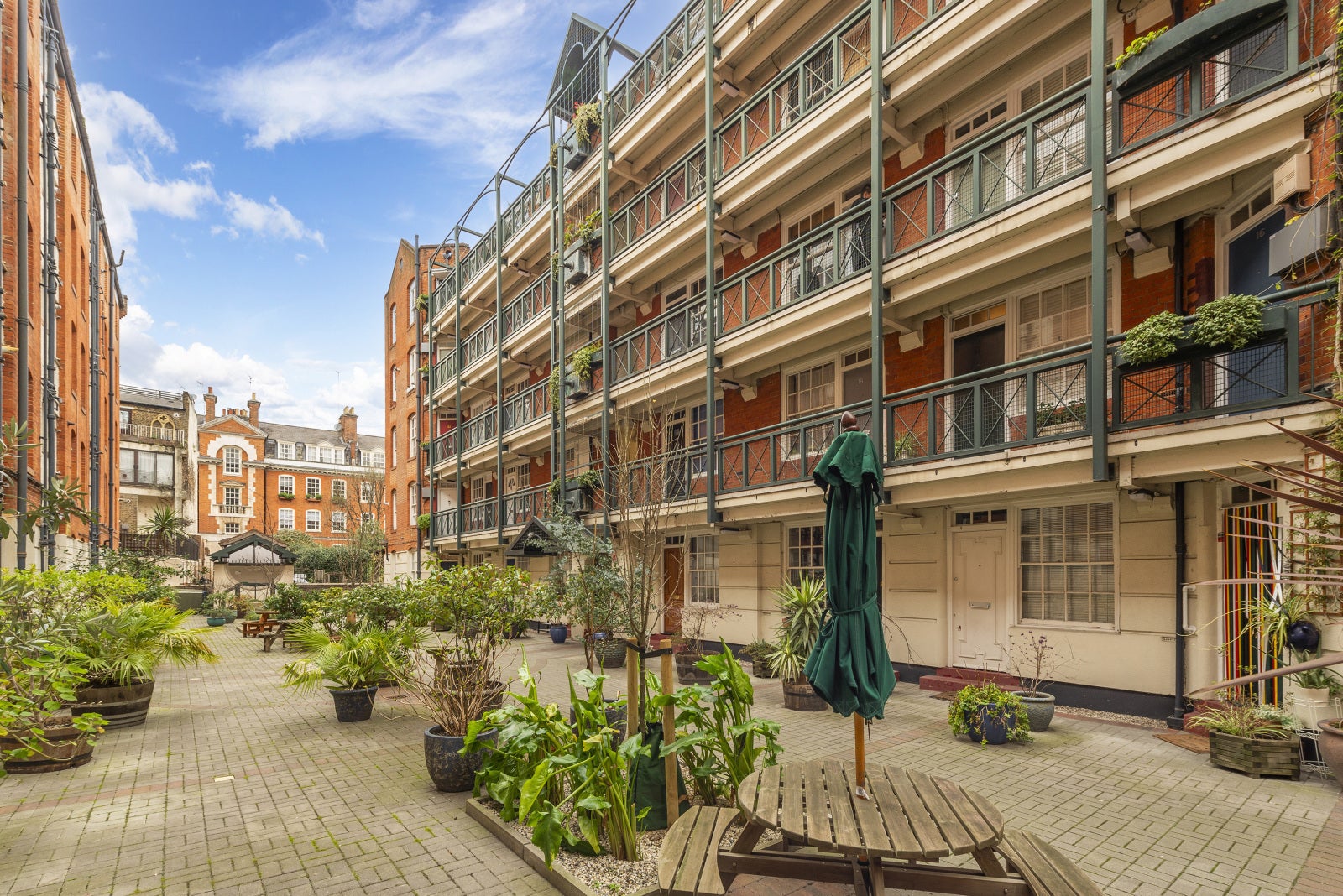 Flat Martlett Court in City of Westminster