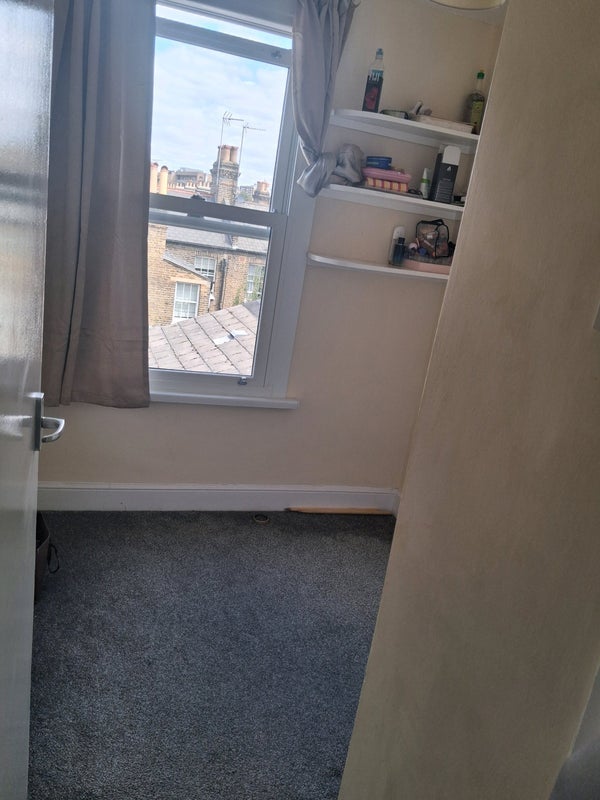 Room Harrow Road in City of Westminster