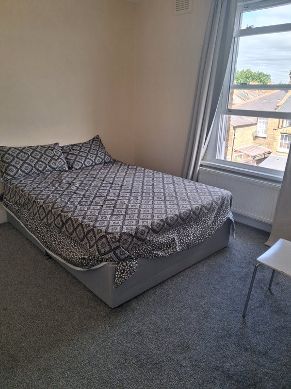 Room Harrow Road in City of Westminster