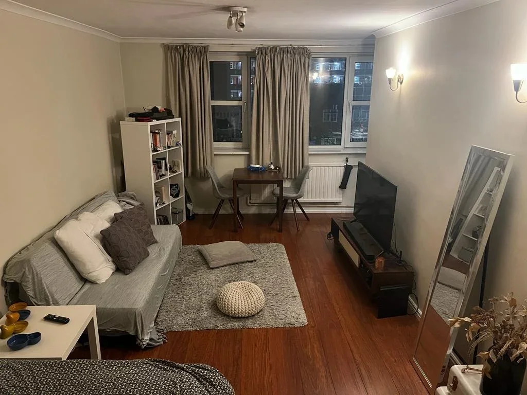 Flat Harleyford Street in Greater London