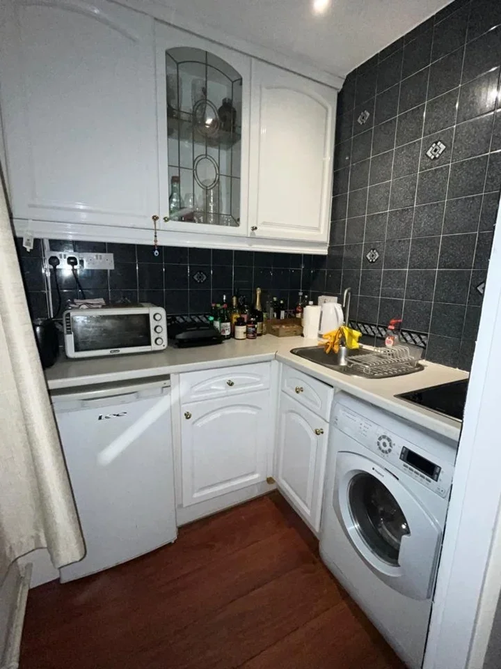 Flat Harleyford Street in Greater London