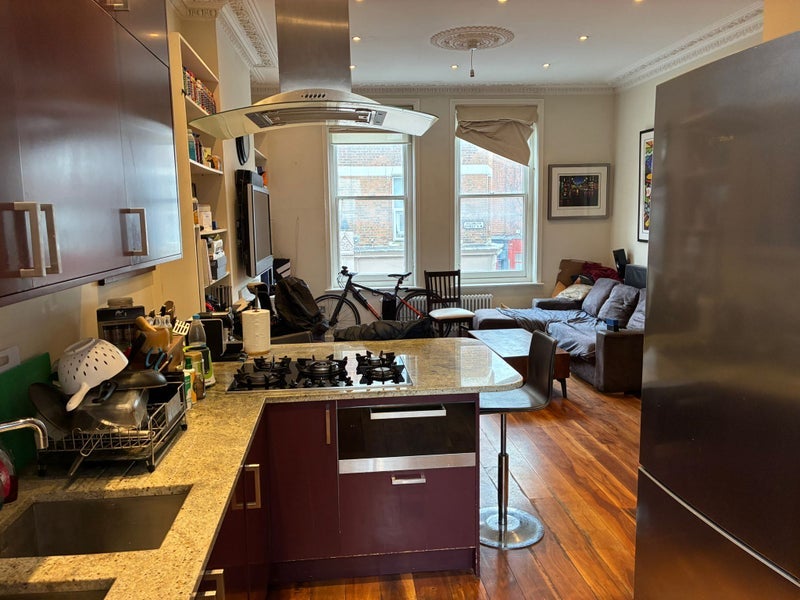 Room Hildreth Street in Greater London