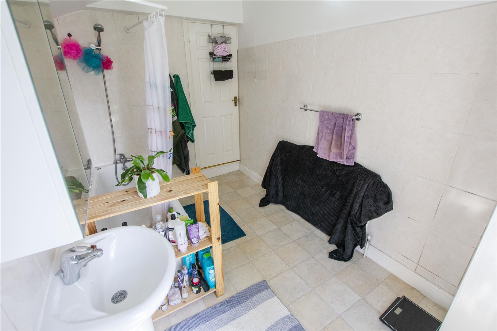 Room Teignmouth Road in Birmingham