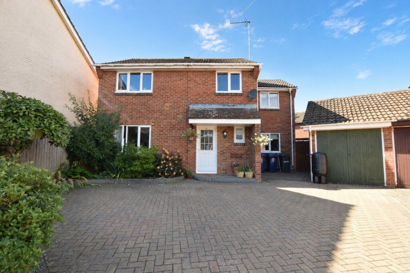 House Wheatsheaf Road in Huntingdonshire
