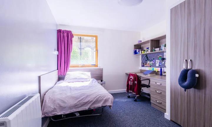 Room Artillery Lane in Greater London