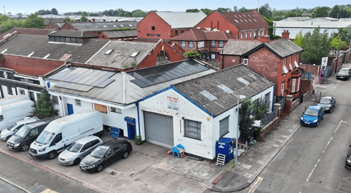 Flat Chadwick Road in Salford