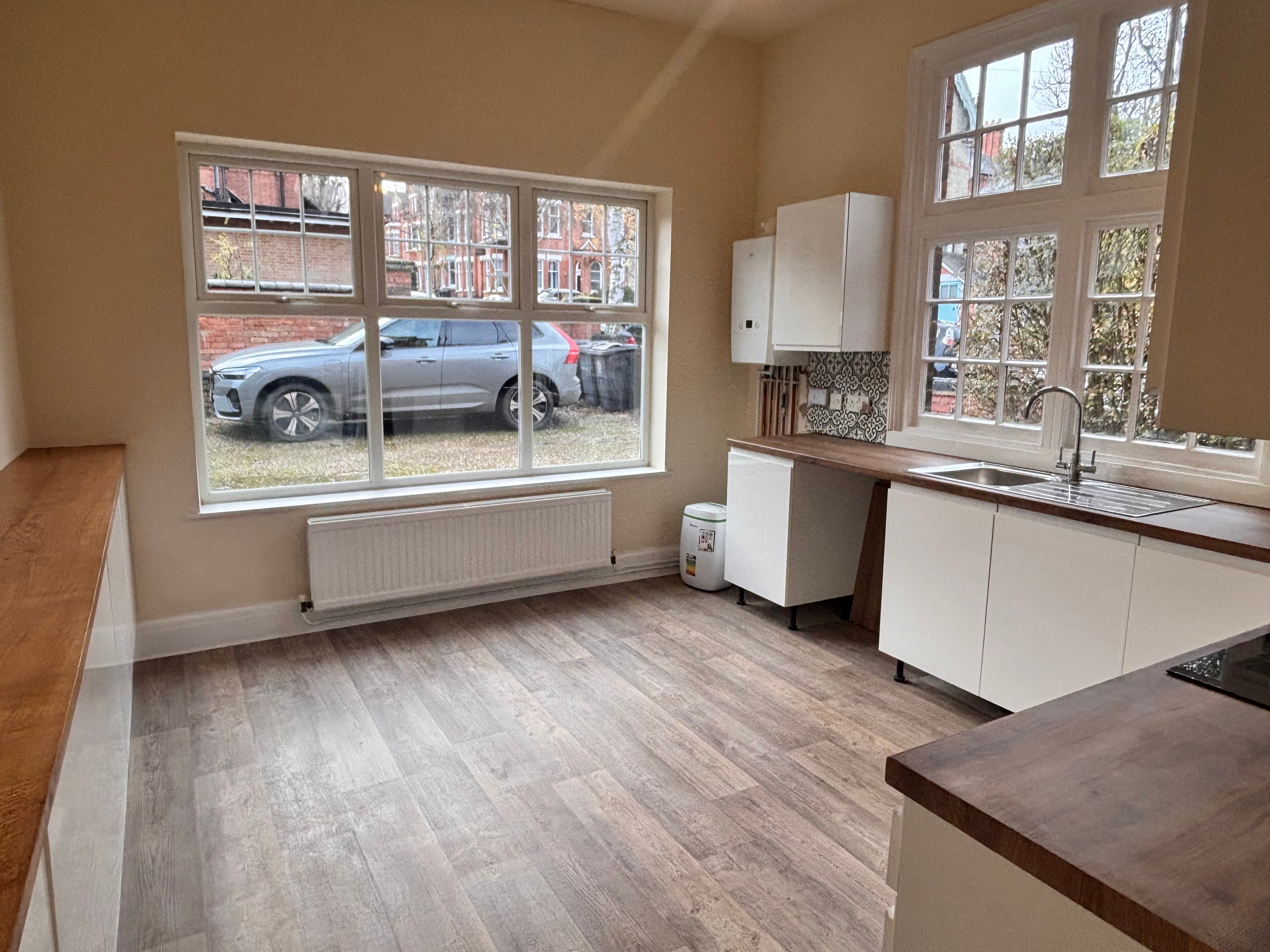 Flat Sandown Road in Leicester