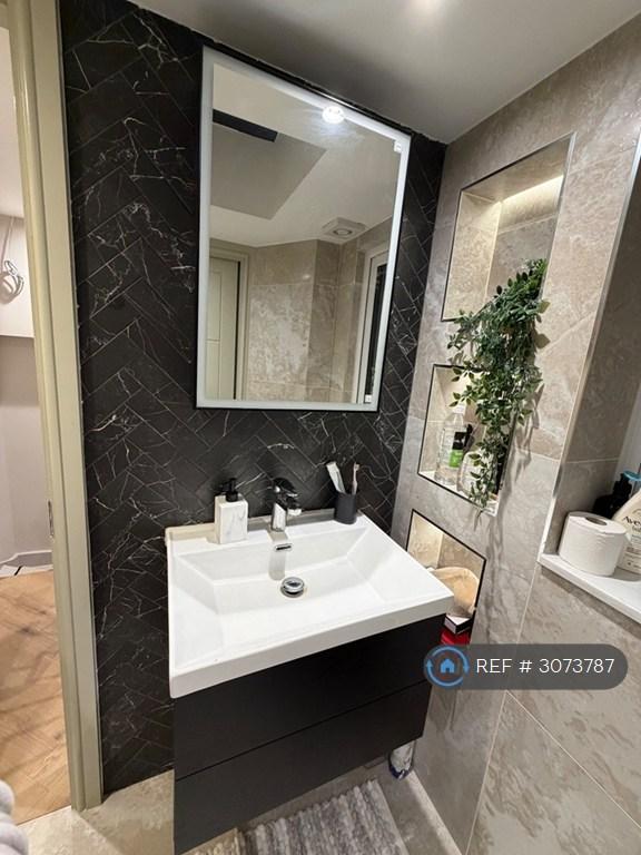 Room Millson Close in Greater London
