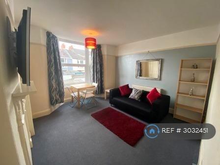 Room Kingsley Road in Plymouth