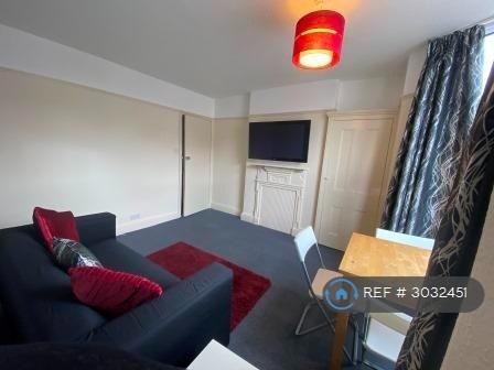 Room Kingsley Road in Plymouth