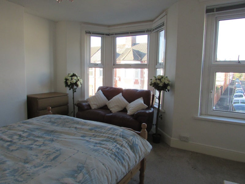 Room Tewkesbury Street in Cardiff