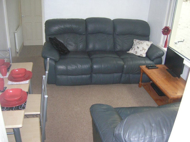 Room Tewkesbury Street in Cardiff