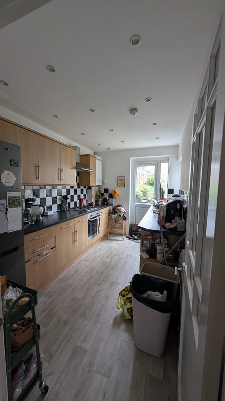 Room Folkestone Road in Greater London