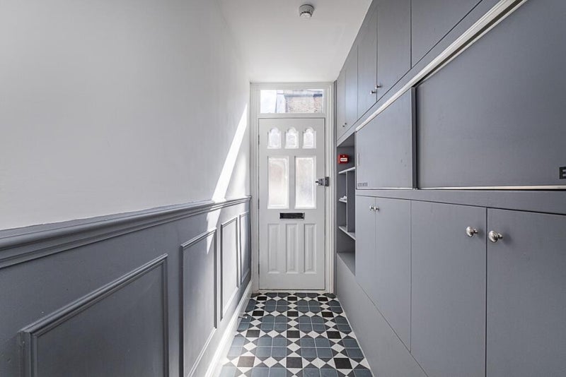 Flat Gambole Road in Greater London