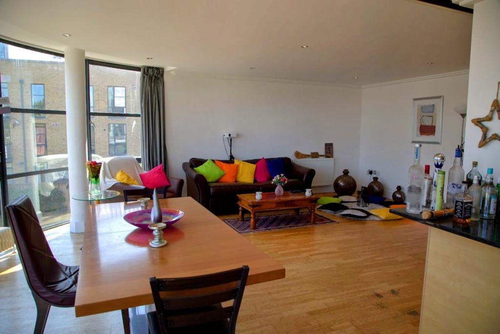 Room Town Meadow in Greater London