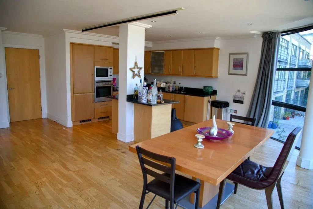 Room Town Meadow in Greater London