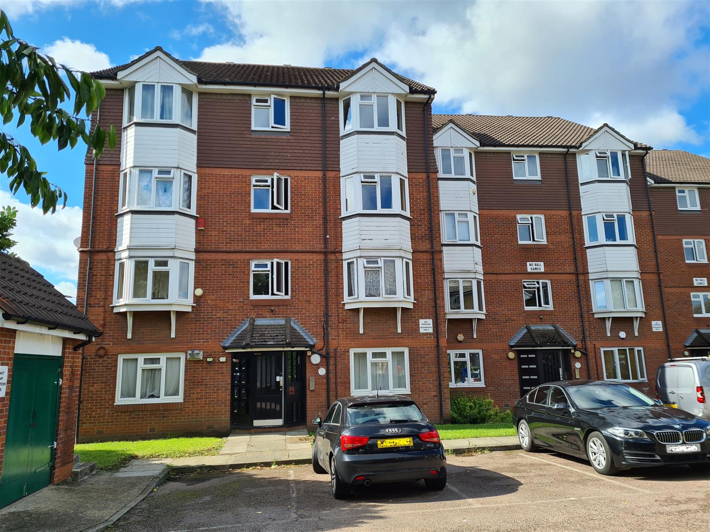 Flat Weald Close in Greater London
