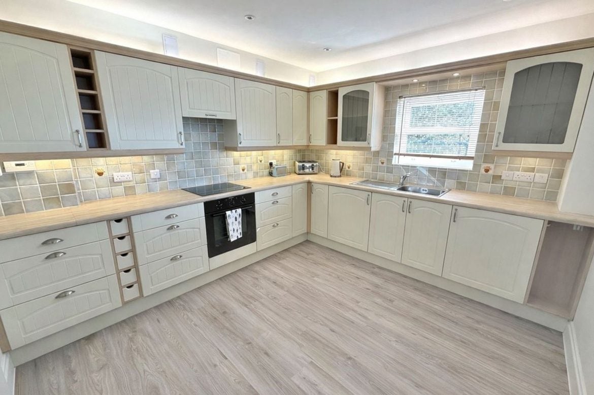 Flat Hesketh Road in Torquay