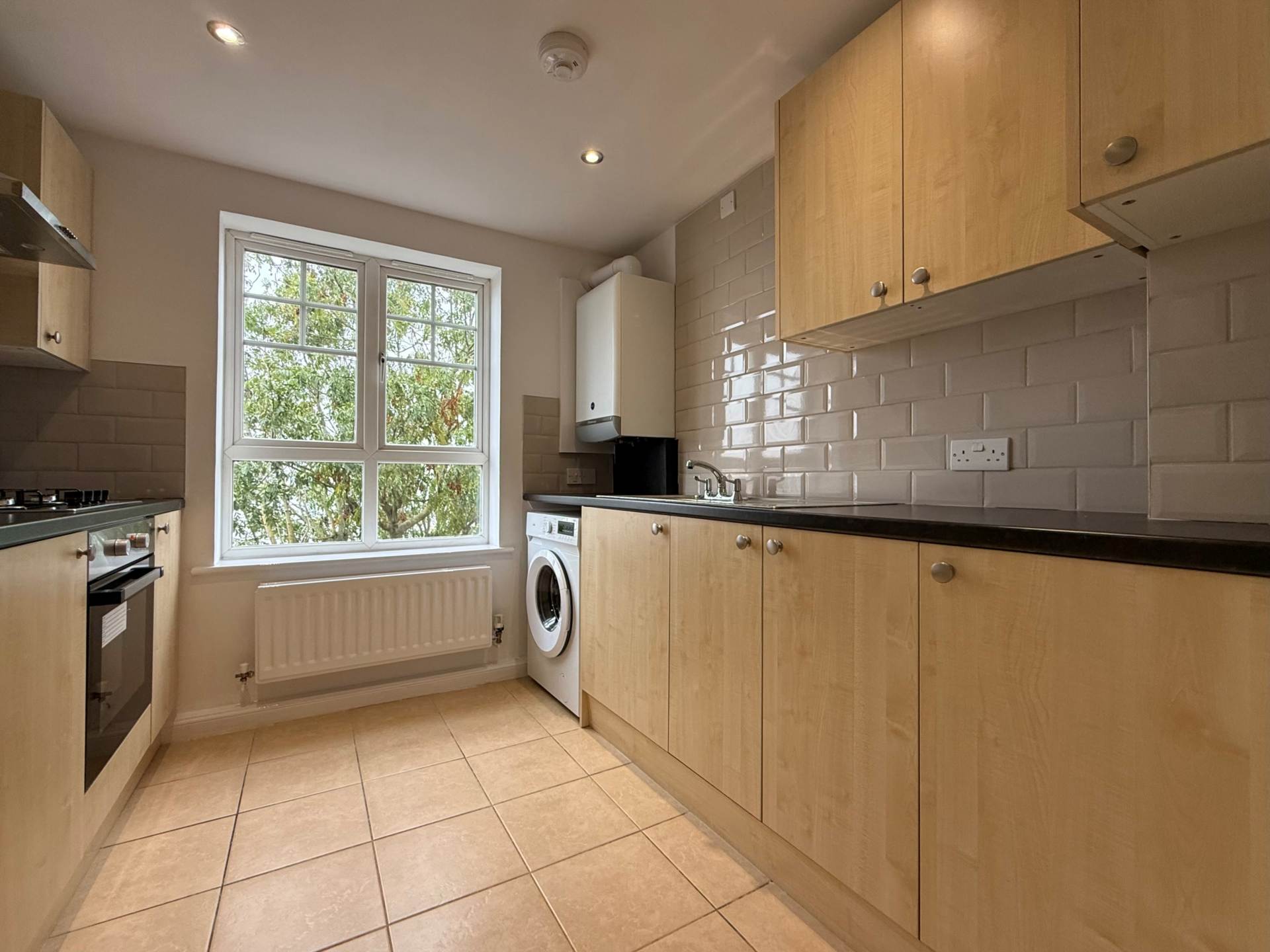 Flat Greenhaven Drive in Greater London