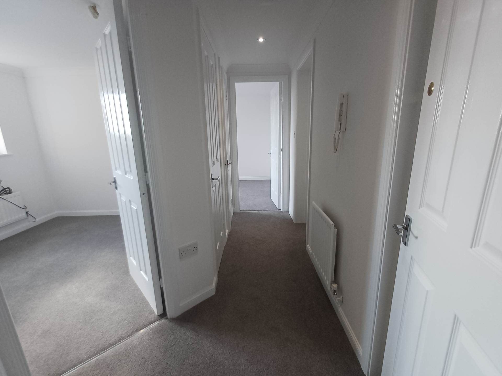 Flat Greenhaven Drive in Greater London