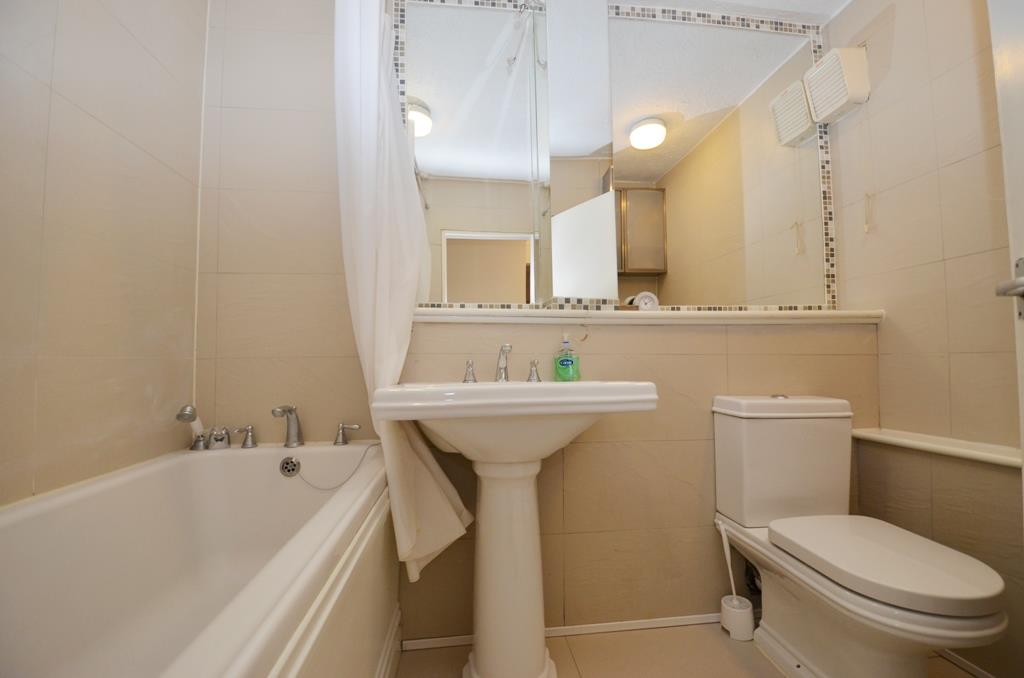 Flat Orchard Waye in Greater London