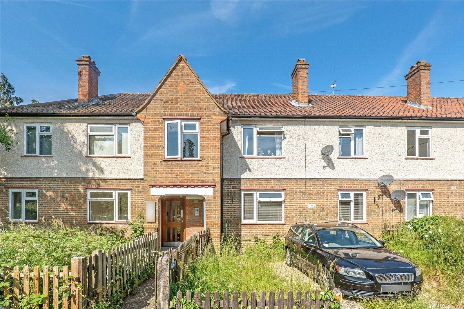 Flat Clarendon Crescent in Greater London