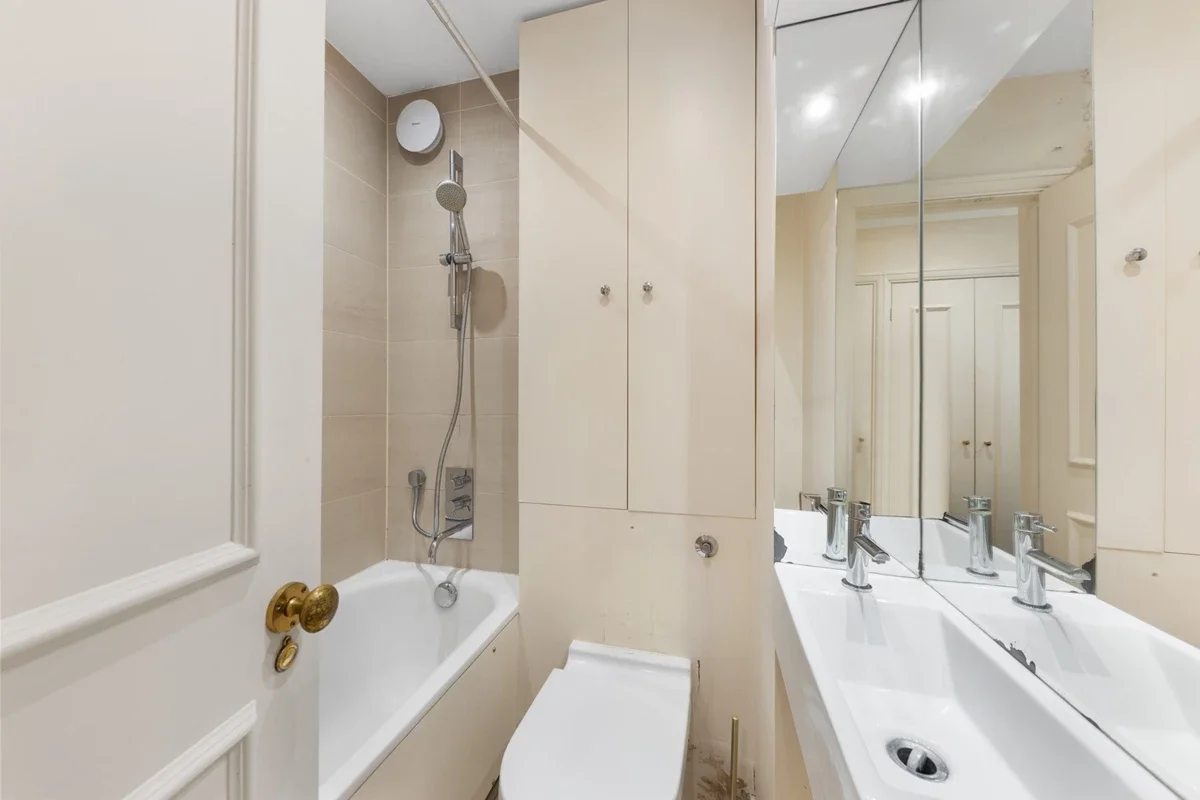 Flat Westbourne Terrace in City of Westminster