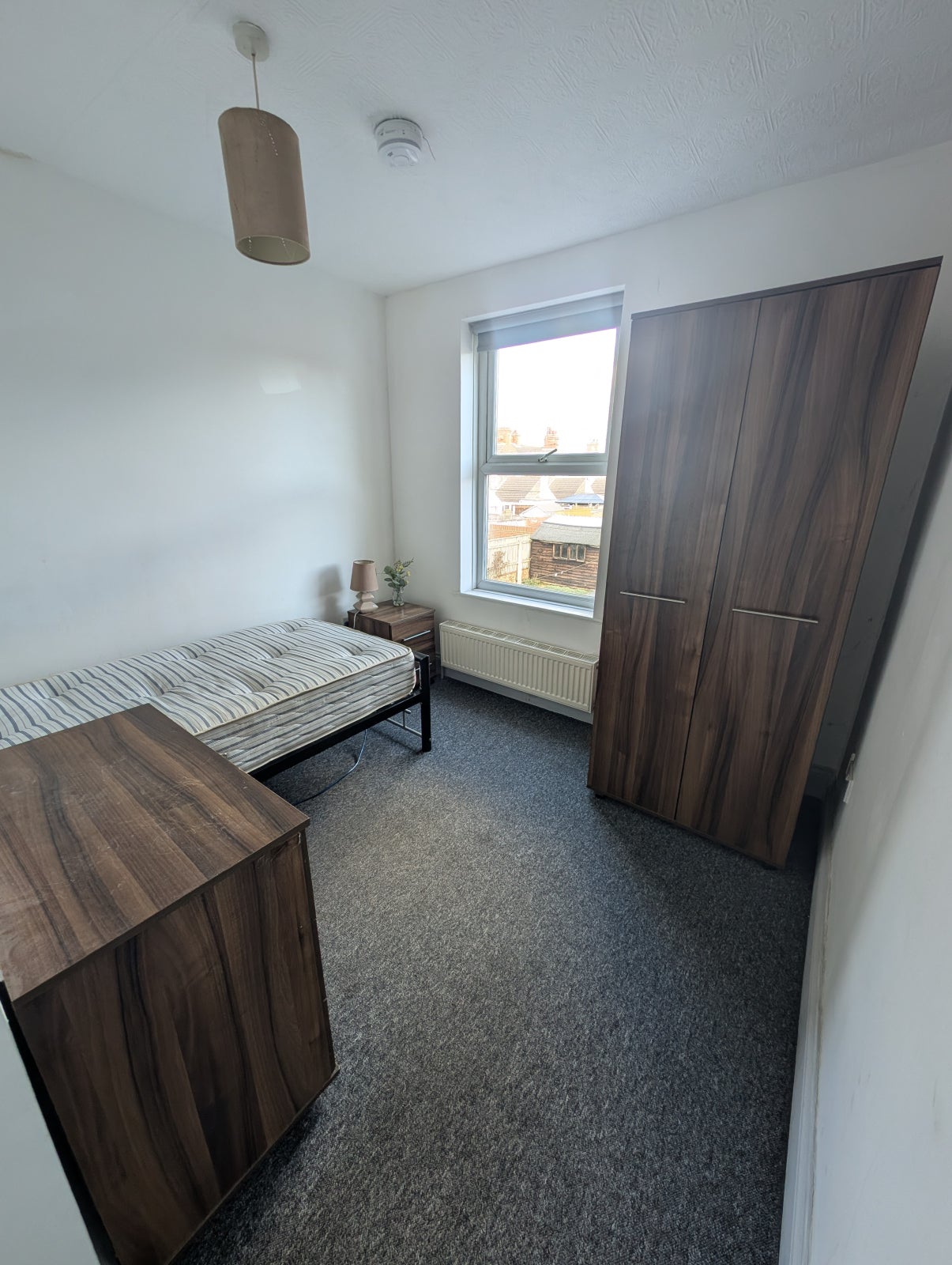 Room Farebrother Street in Grimsby