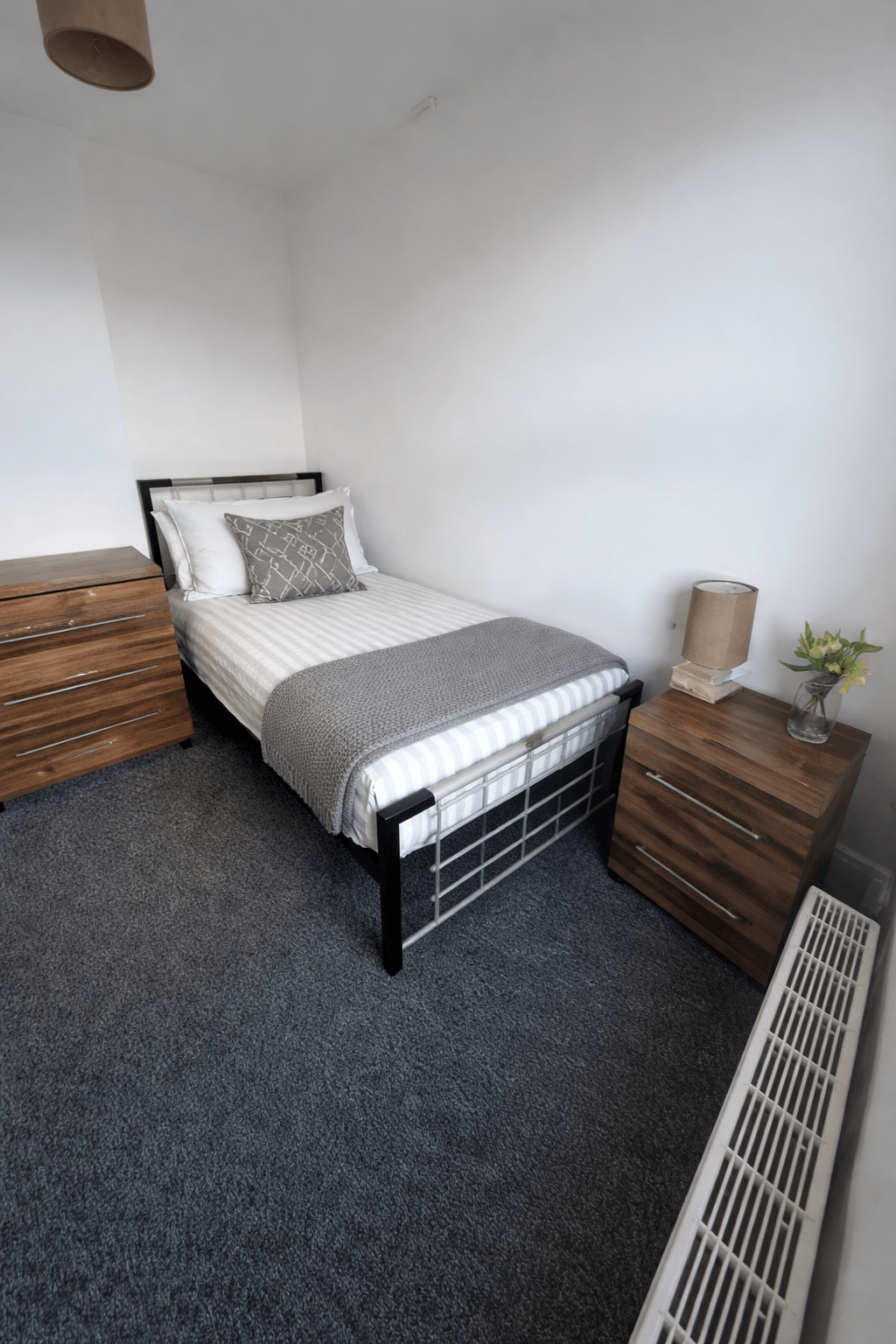 Room Farebrother Street in Grimsby