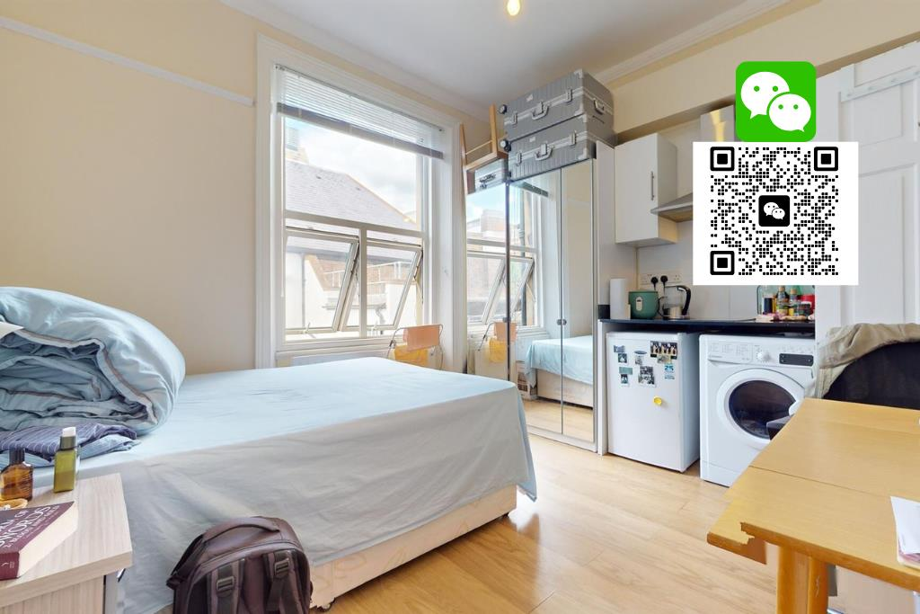 Flat Cheniston Gardens in Greater London