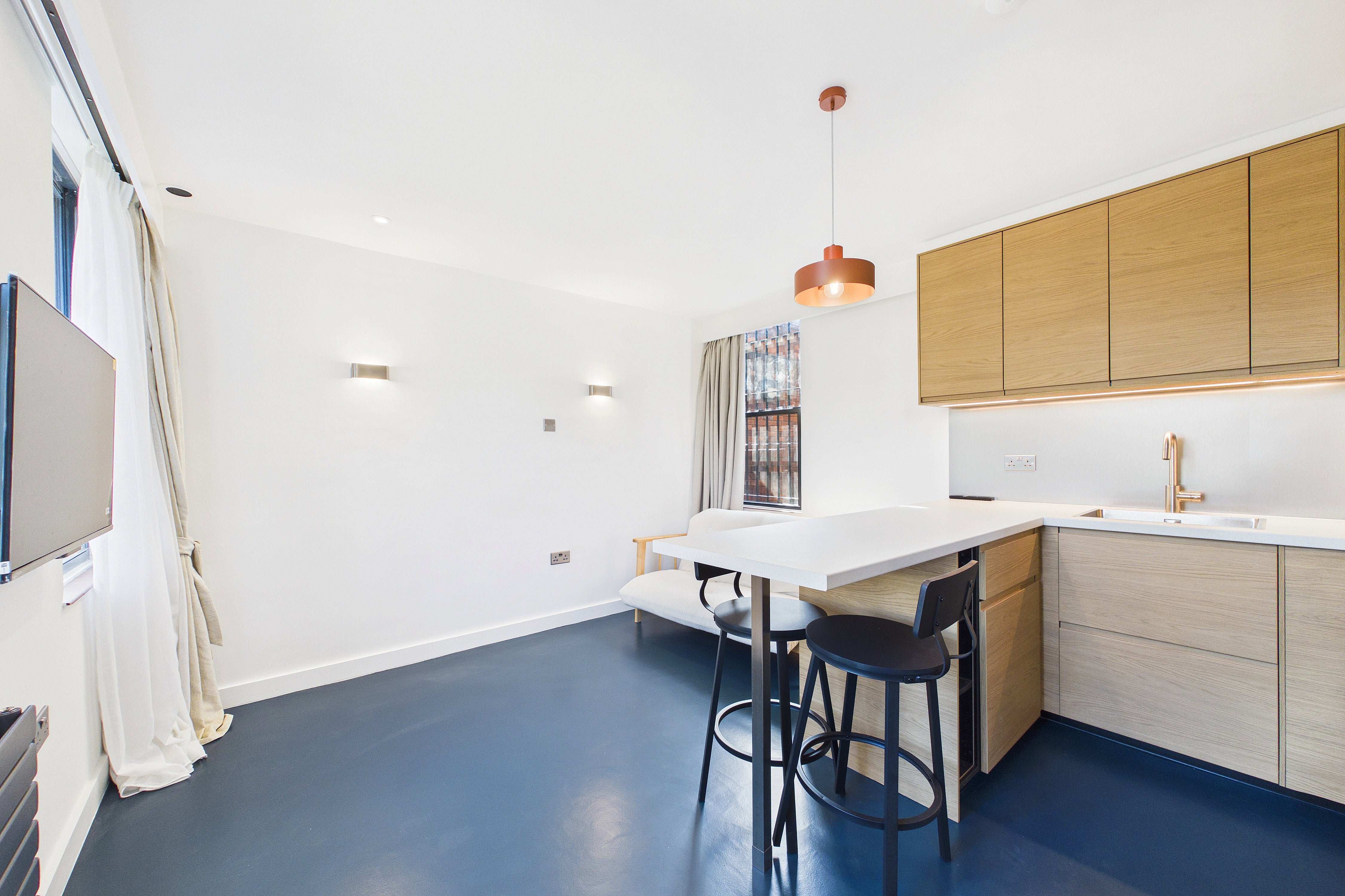 Flat Vauxhall Bridge Road in City of Westminster