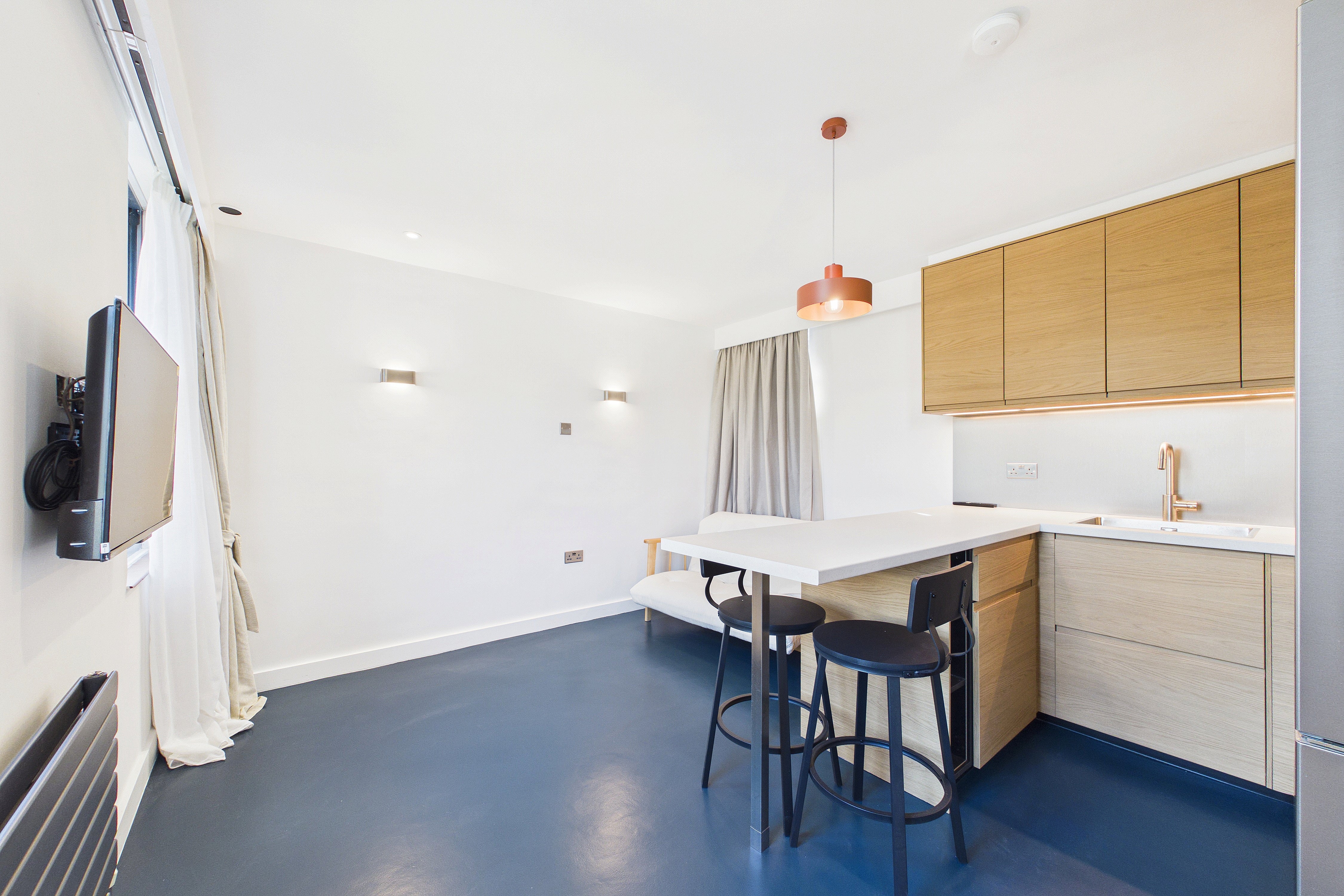 Flat Vauxhall Bridge Road in City of Westminster