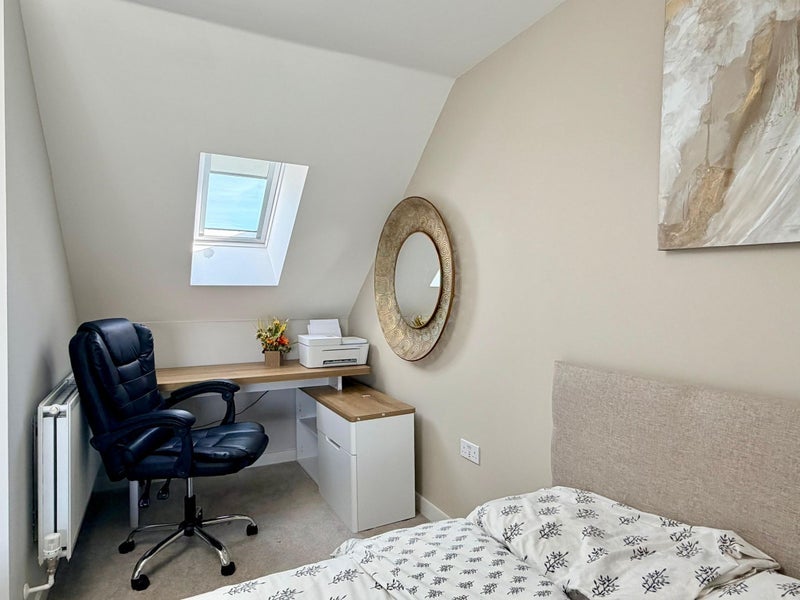 Room Heol Telerch in Cardiff